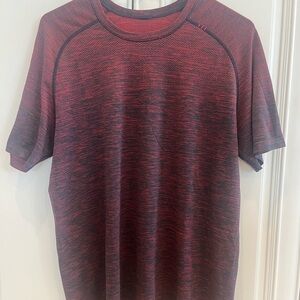 Lululemon Men’s short sleeve shirt
